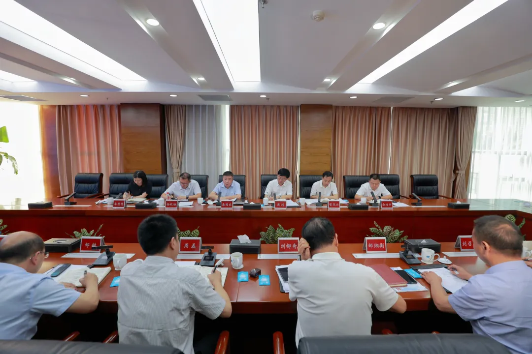 “望企荟”企业家恳谈日，秦国良与我会副会长邹湘衡、理事邹敏等6位企业家亲切座谈！